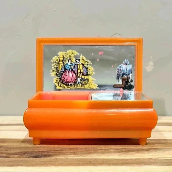 Vintage Yap’s Music Box. Flip top. Mirror. Twirling Ballerinas. Still Works! - Picture 2 of 12